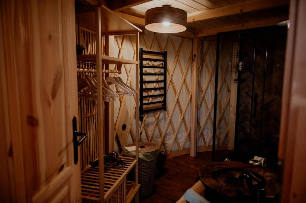 Jurty Z Widokiem, Prywatna Balia- Dzikolas Glamping Krasnobrod Exterior photo